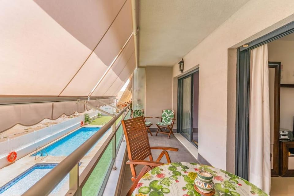 Patio, View (from property/room), Balcony/Terrace, Balcony/Terrace, Pool view, Swimming pool, sunbed