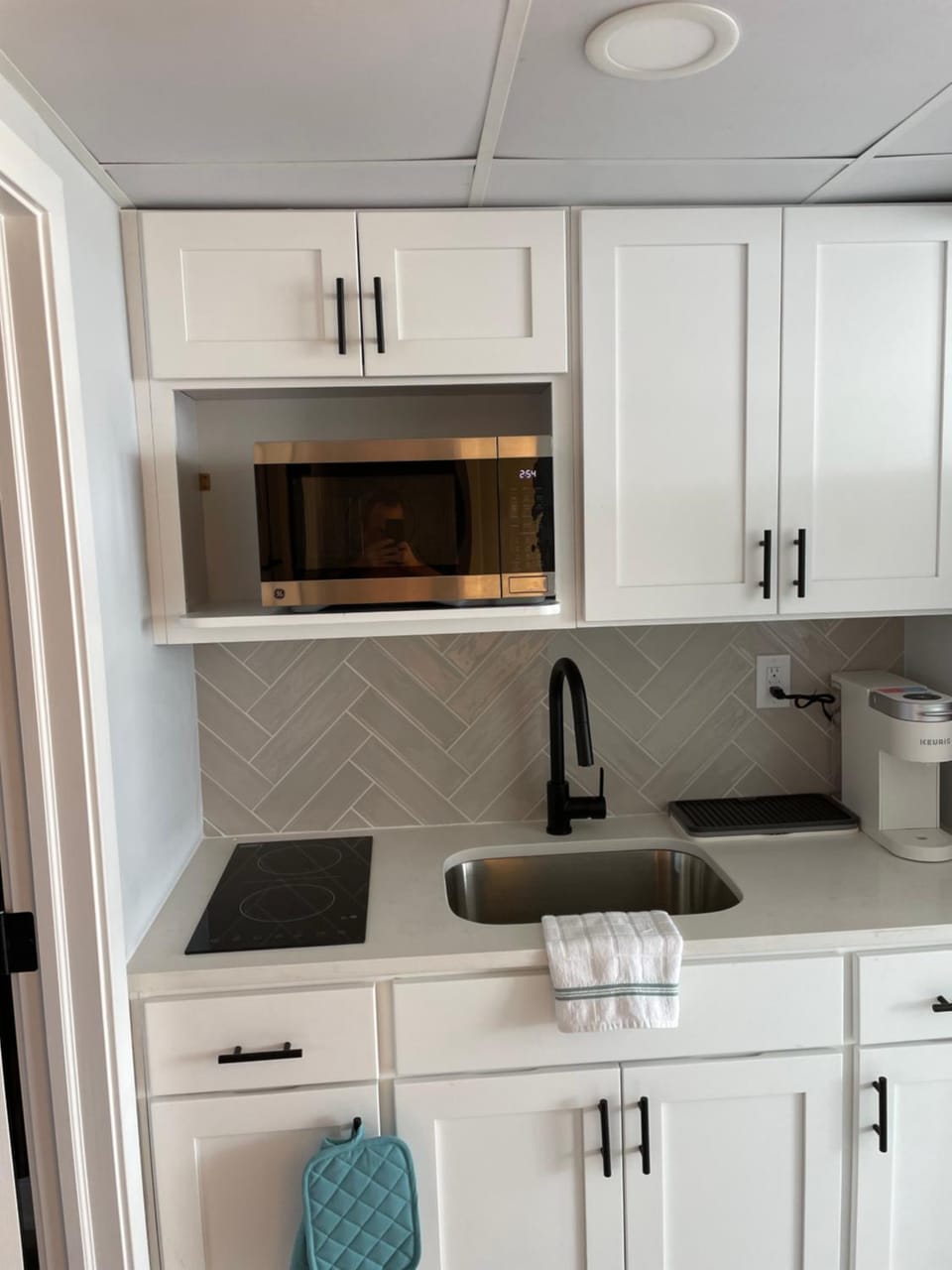 Kitchen or kitchenette, stove