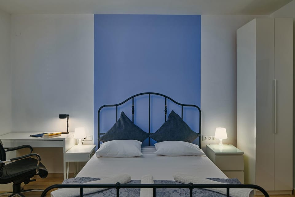 Bed, Photo of the whole room, Bedroom