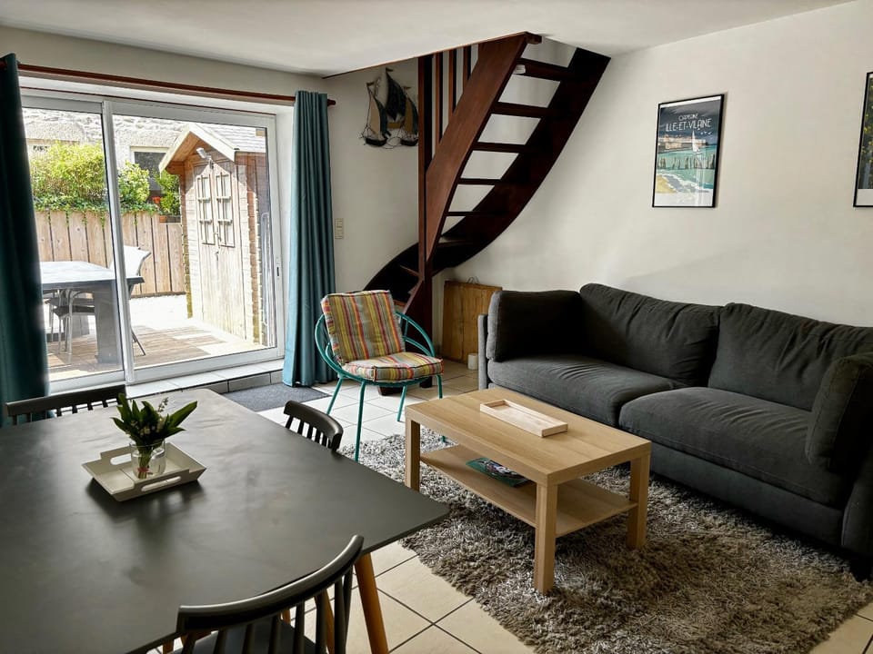 View (from property/room), Balcony/Terrace, Living room
