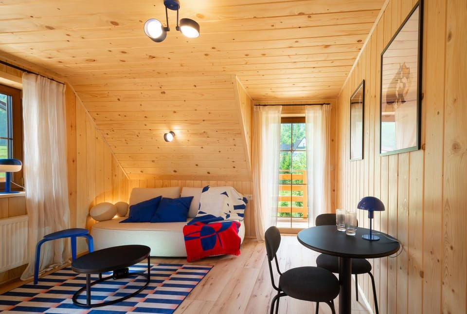 Bed, Living room, Photo of the whole room, Seating area
