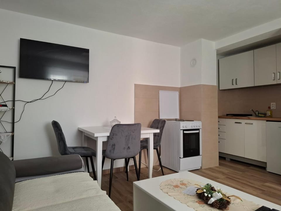 Kitchen or kitchenette, Living room