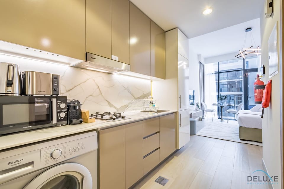 Coffee/tea facilities, stove, toaster, washing machine