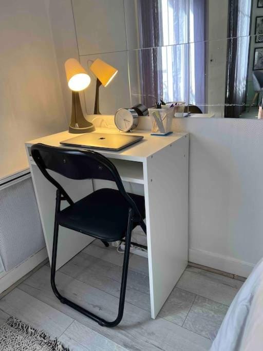 Appartement T2 cosy et lumineux au cœur de Paris12 Apartment in Paris