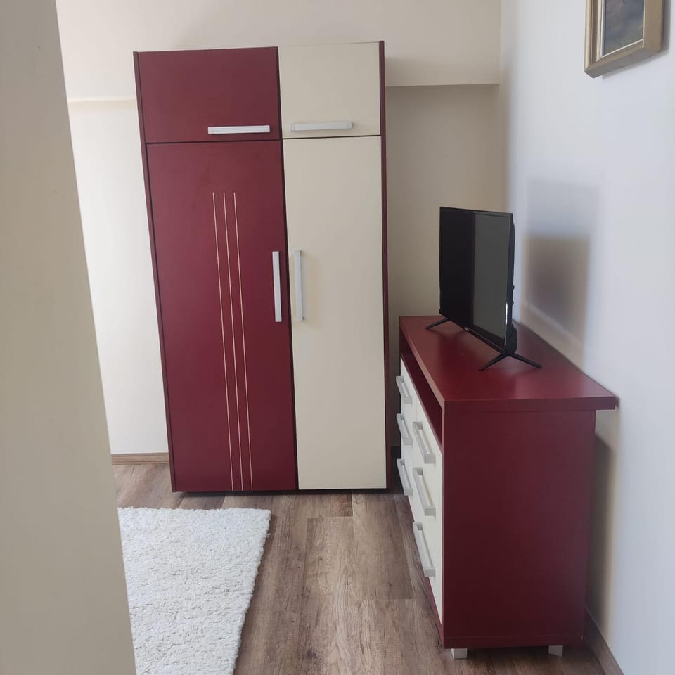 TV and multimedia, Bedroom, wardrobe
