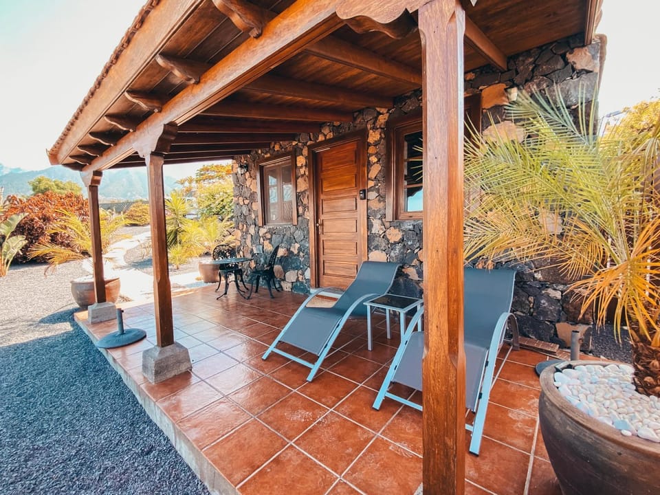 Natural landscape, Garden, View (from property/room), Balcony/Terrace, Seating area, Garden view, sunbed