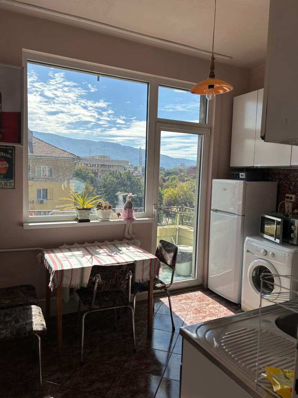 Kitchen or kitchenette, Mountain view, oven, stove, toaster, washing machine