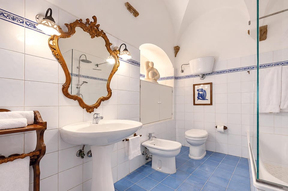 Shower, Toilet, Bathroom, Bath, towels