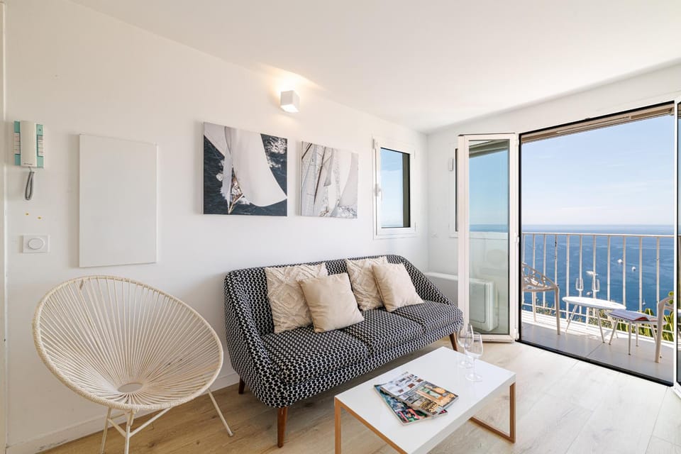 73 CORNE D OR - Duplex plein SUD, VUE MER, BALCON Apartment in Villefranche-sur-Mer