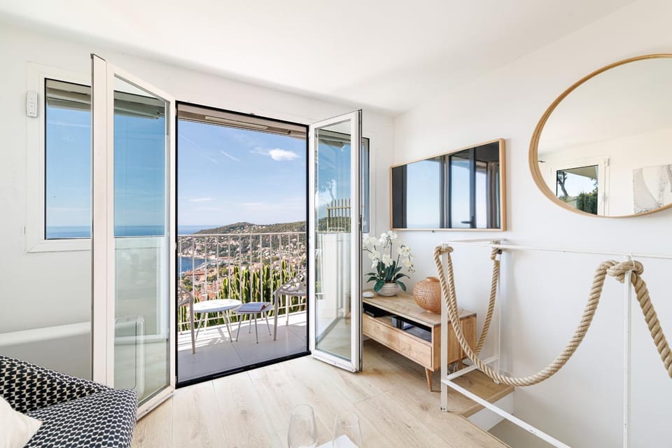 73 CORNE D OR - Duplex plein SUD, VUE MER, BALCON Apartment in Villefranche-sur-Mer