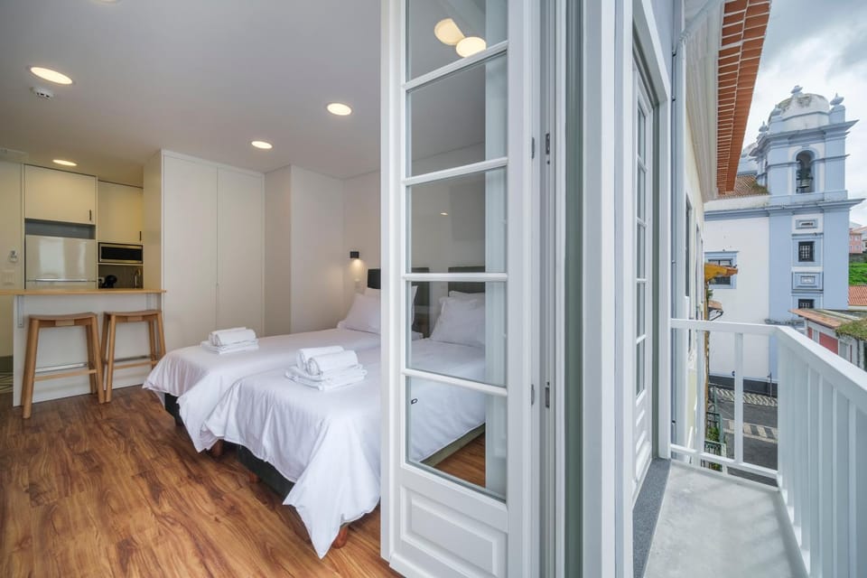 Bed, Kitchen or kitchenette, Photo of the whole room, Bedroom