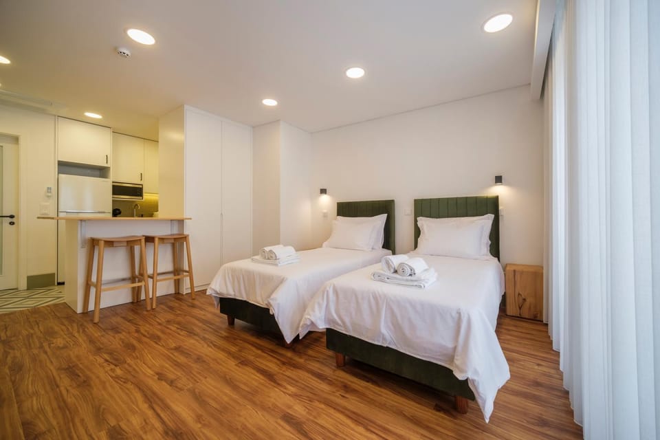 Bed, Kitchen or kitchenette, Bedroom