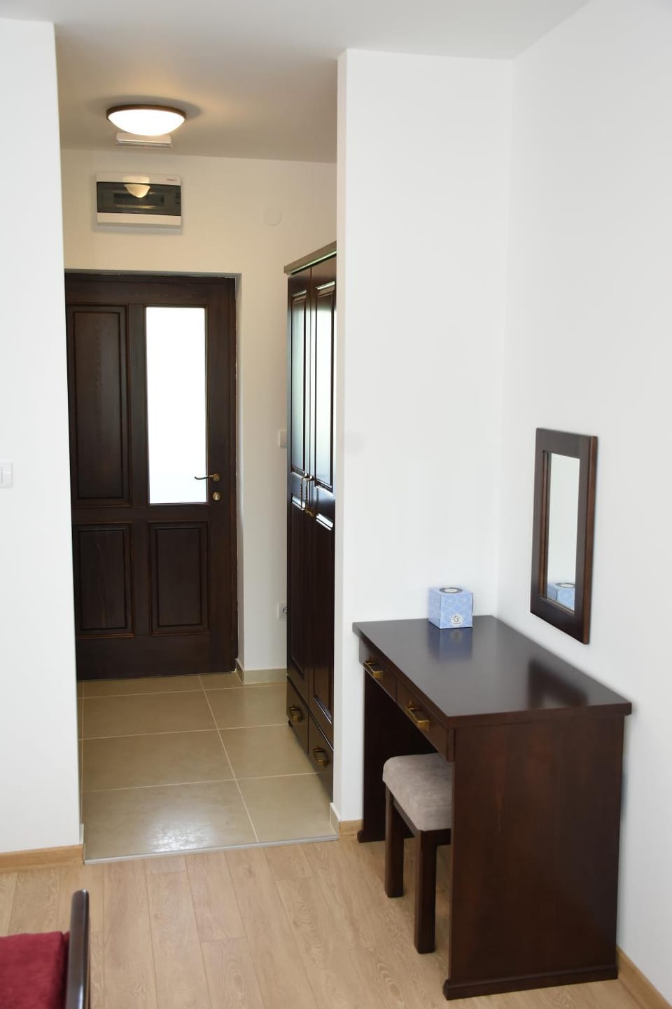 Facade/entrance, wardrobe