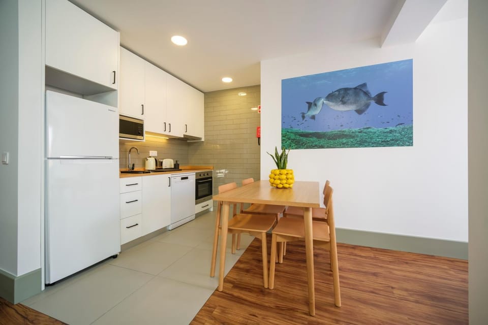 Kitchen or kitchenette, Dining area, oven, stove