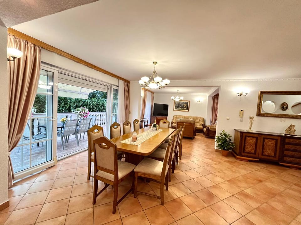 Grande Maison Contemporaine Villa in City of Zagreb