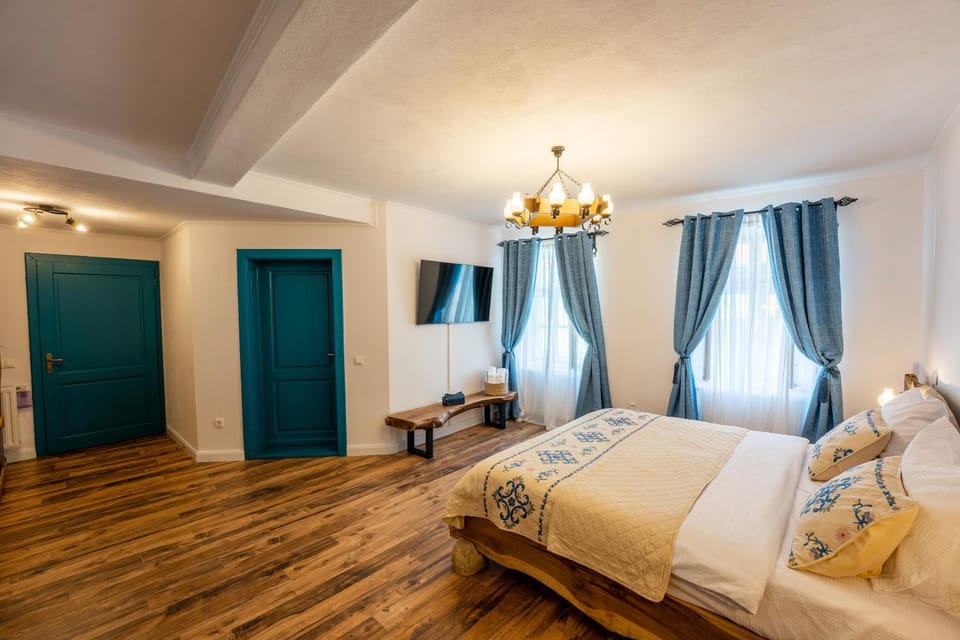 Bed, TV and multimedia, Bedroom