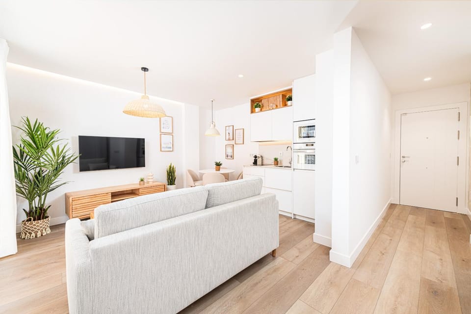 TV and multimedia, Kitchen or kitchenette, Living room, Seating area