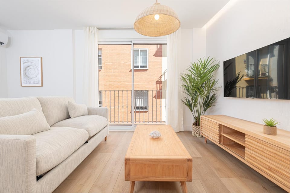 TV and multimedia, Living room, Seating area, air conditioner