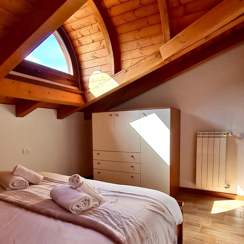 Bed, Bedroom, towels, wardrobe