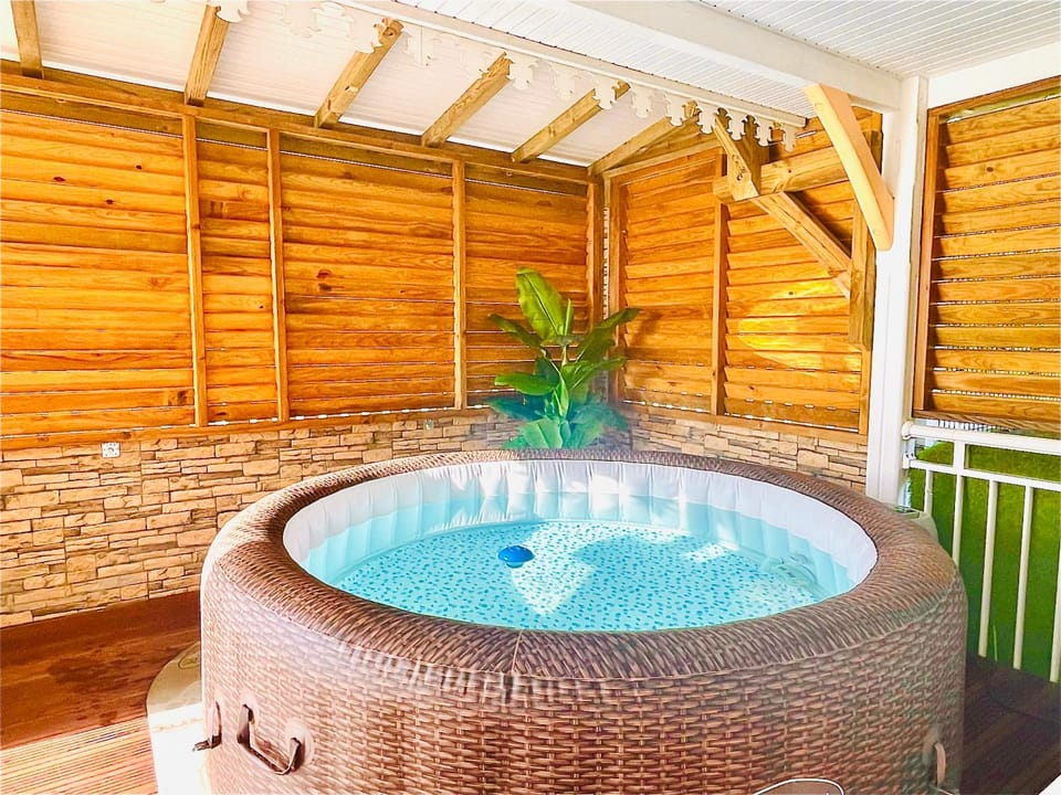 Magnifique haut de villa spacieux campagne,Jacuzzi House in Martinique