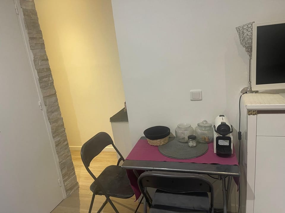 TV and multimedia, Coffee/tea facilities, Dining area