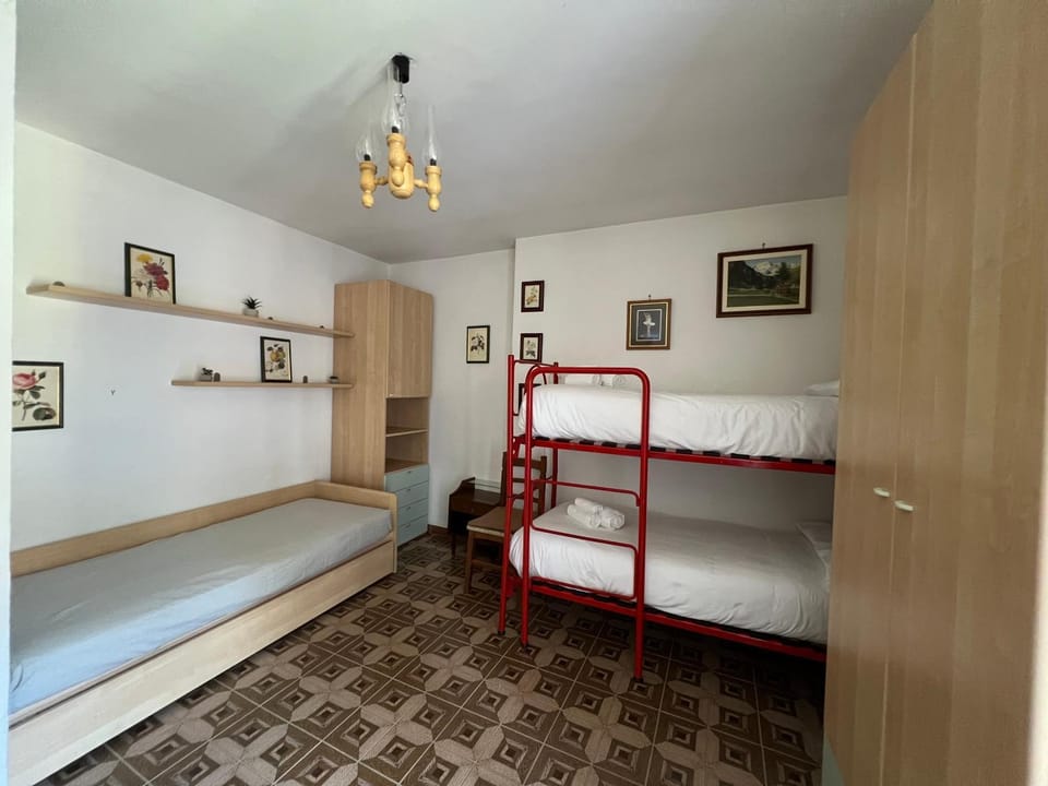Photo of the whole room, Bedroom, bunk bed, wardrobe