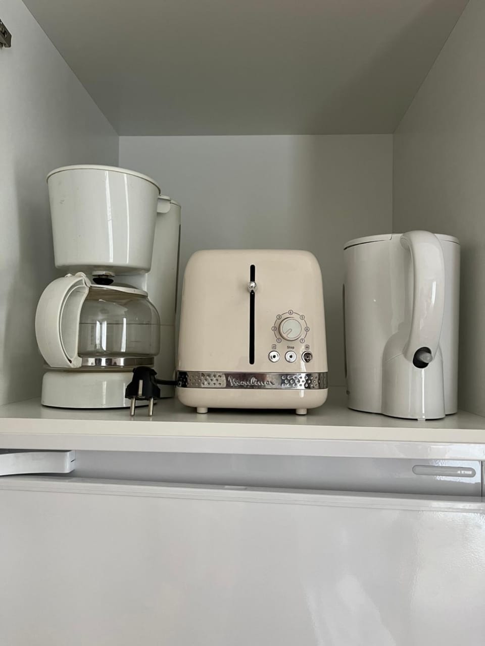 Coffee/tea facilities, toaster