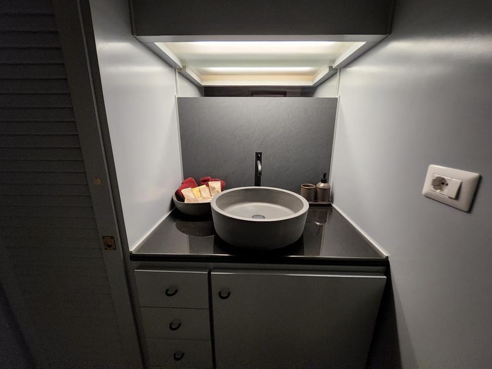 Bathroom, Kitchen or kitchenette