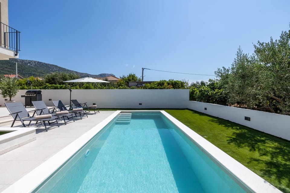 New Villa Horizont with the heated Pool near Split Villa in Šibenik-Knin County, Croatia