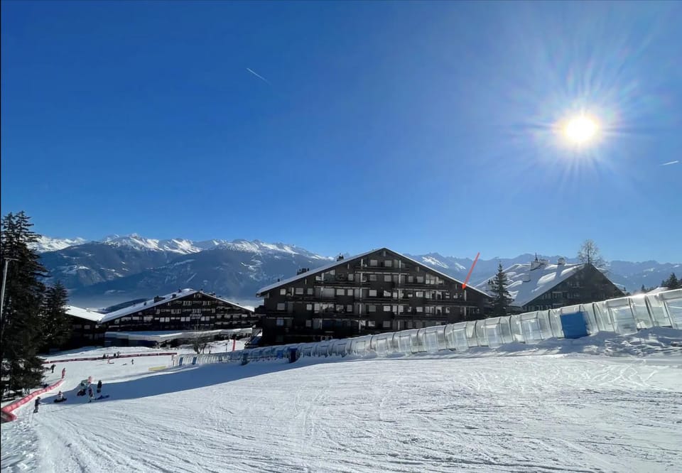Property building, Day, Mountain view