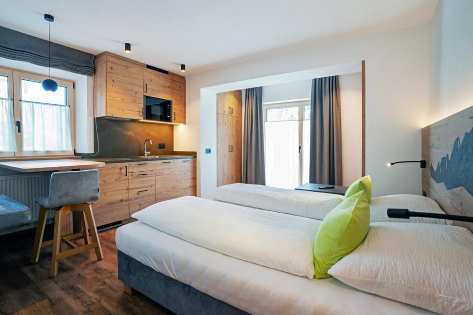 Bed, Kitchen or kitchenette, Living room