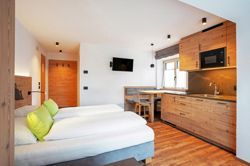 Bed, TV and multimedia, Kitchen or kitchenette