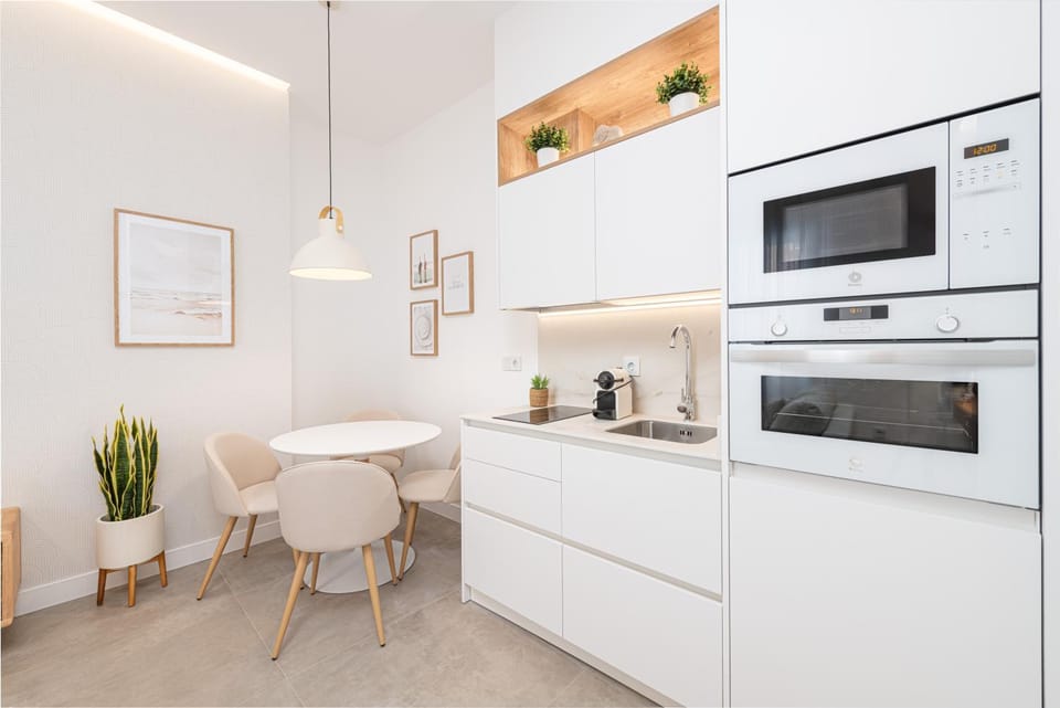 Kitchen or kitchenette, Dining area, microwave, oven, stove, kitchen