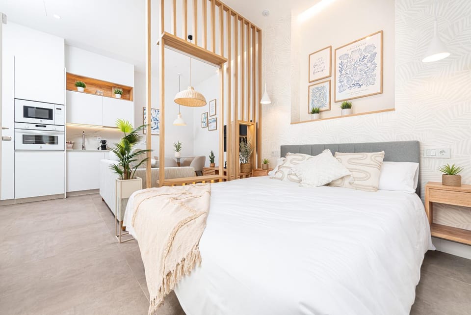 Bed, Living room, Photo of the whole room, Bedroom