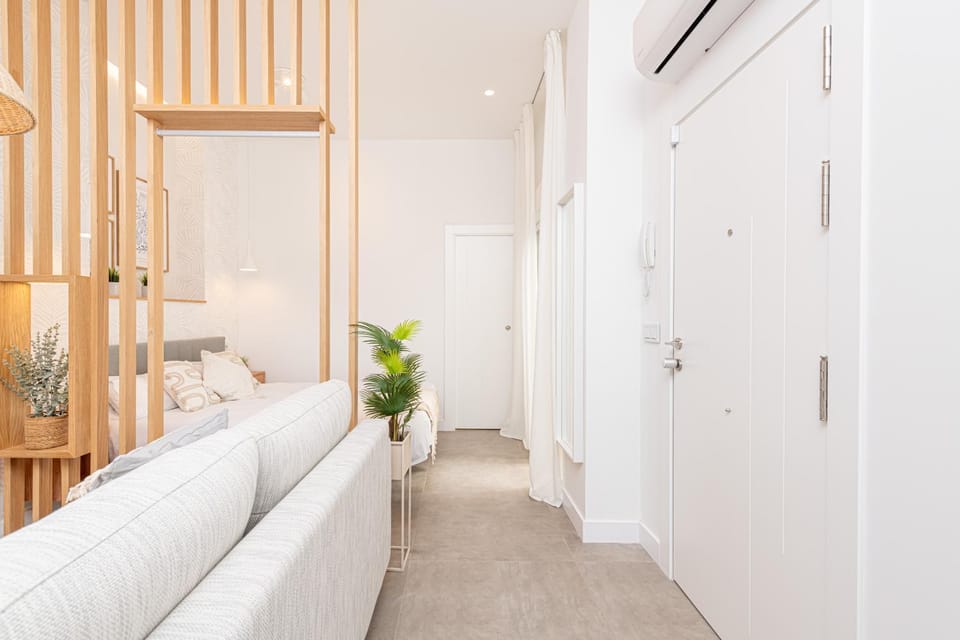 Bed, Living room, air conditioner