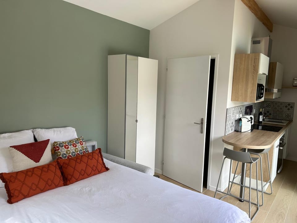 Studio vue piscine au calme près des vignes Apartment in Mérignac