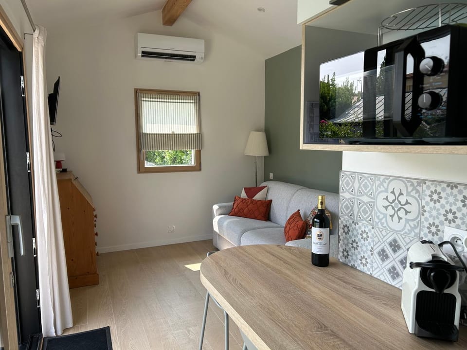 Studio vue piscine au calme près des vignes Apartment in Mérignac