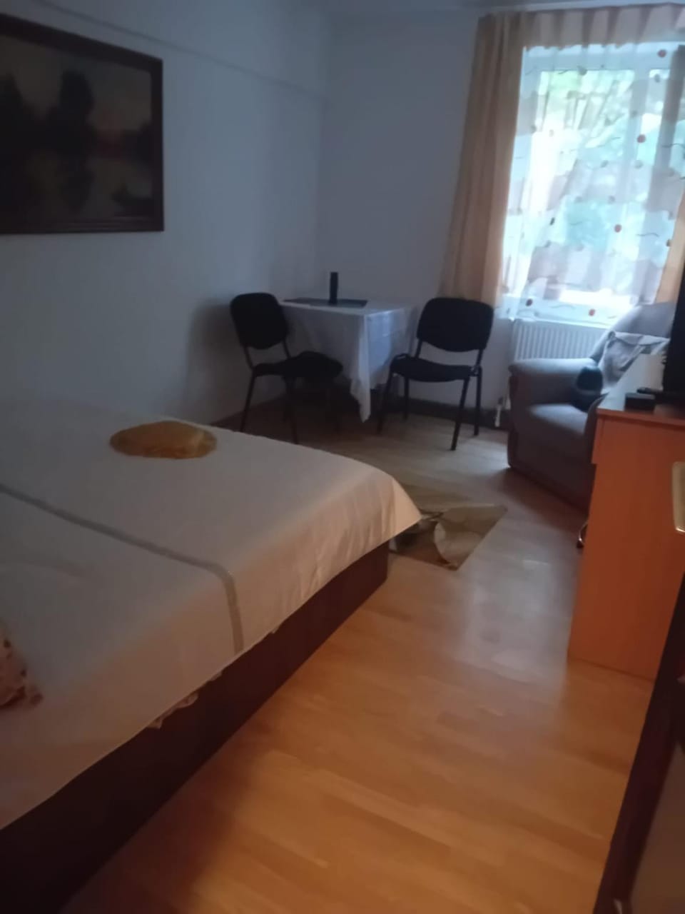 Bed, Photo of the whole room, Seating area, Bedroom