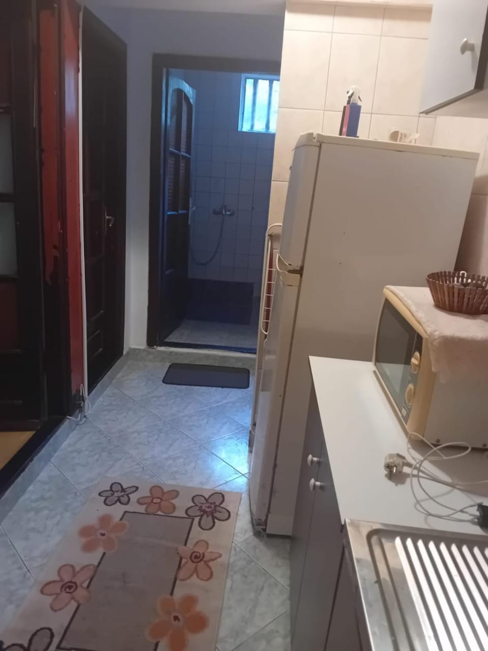Kitchen or kitchenette, oven