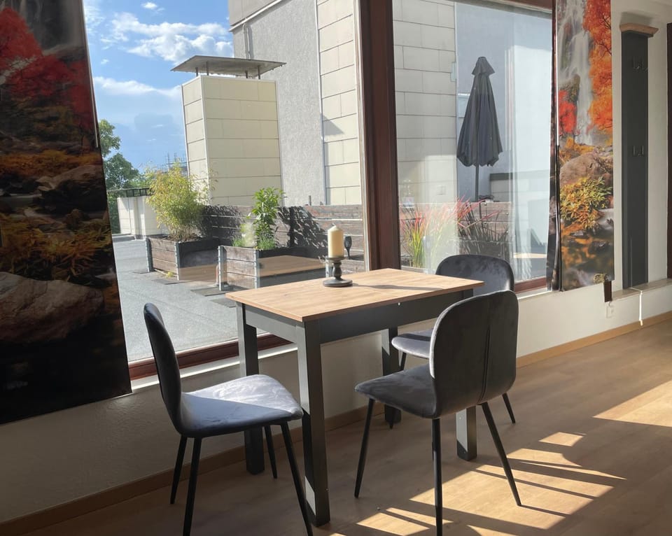 View (from property/room), Seating area, Dining area