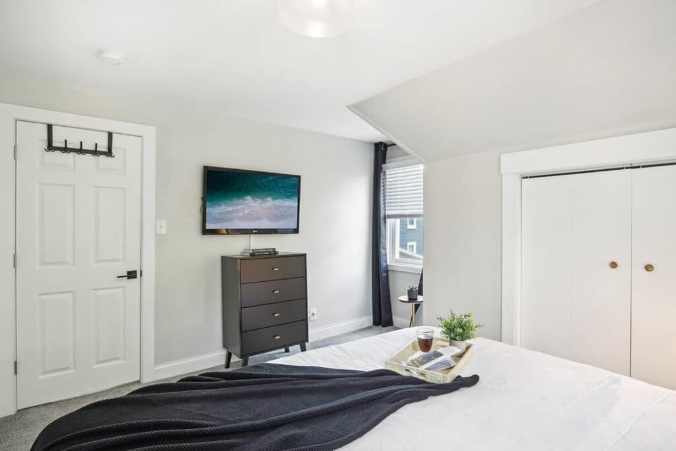 Historic Home in Brewers Hill with hot tub! House in Milwaukee
