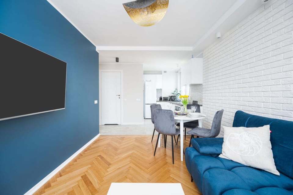 TV and multimedia, Kitchen or kitchenette, Living room, Seating area, Dining area