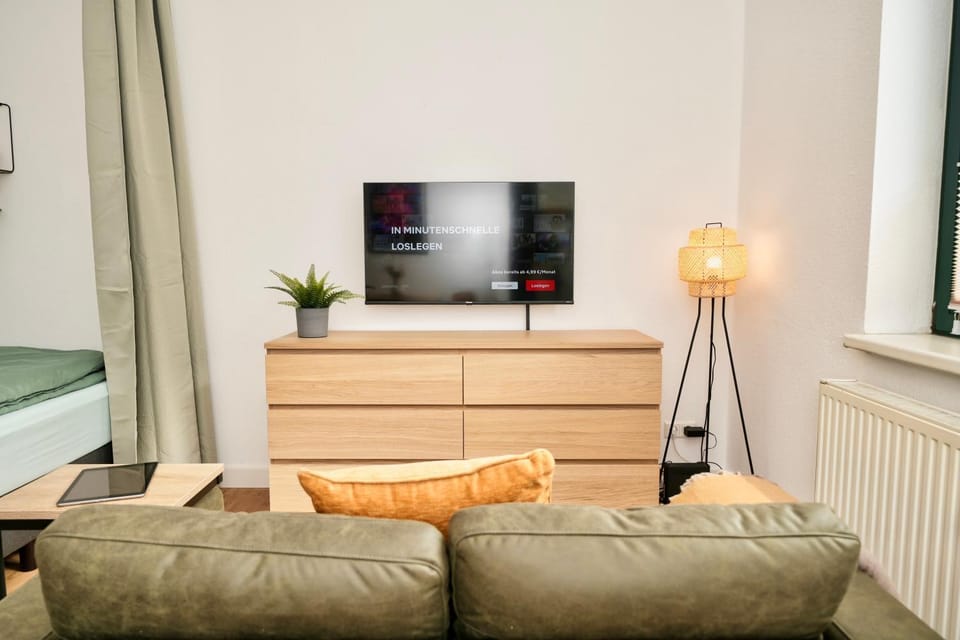 TV and multimedia, Living room, Evening entertainment