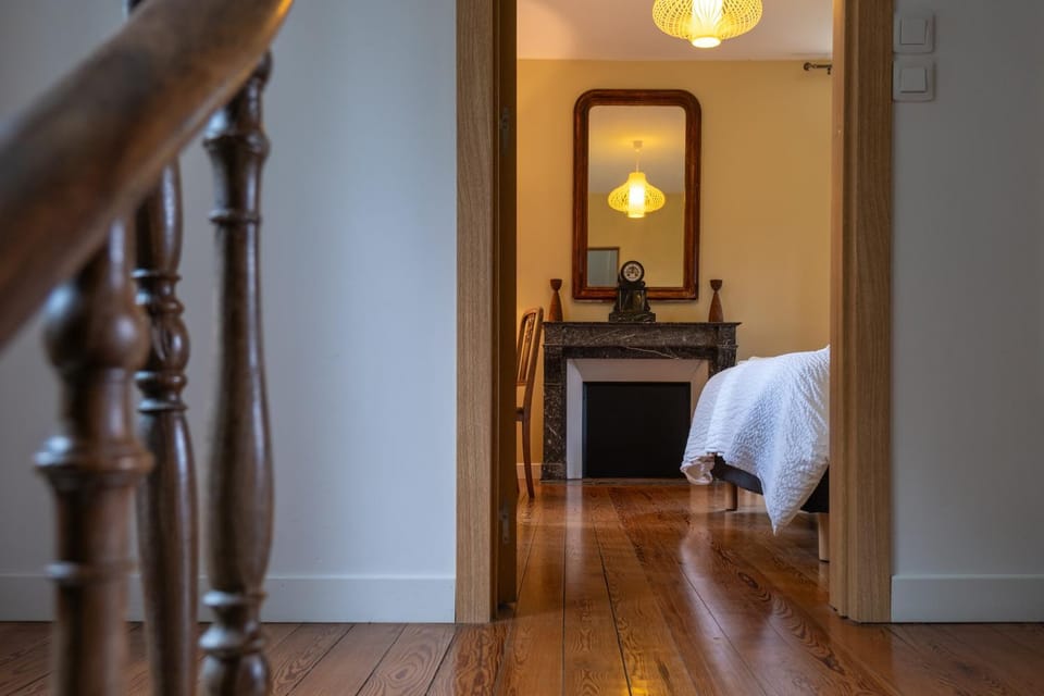 Bedroom, fireplace