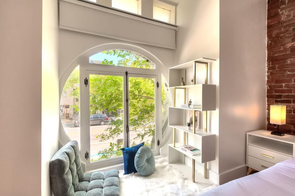 Take a break in a modern loft on Plateau-Mont-Royal Apartment in Laval
