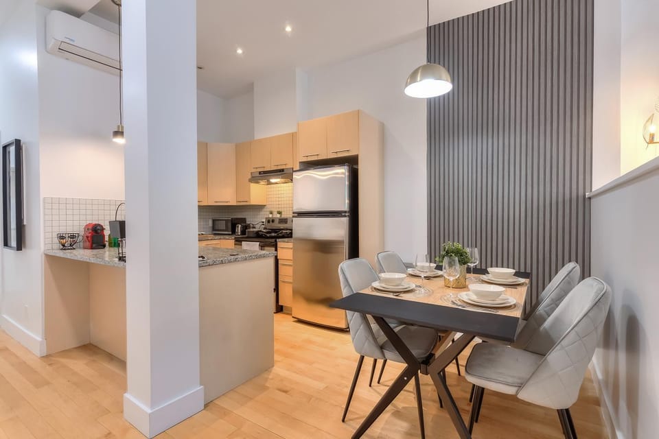 Take a break in a modern loft on Plateau-Mont-Royal Apartment in Laval