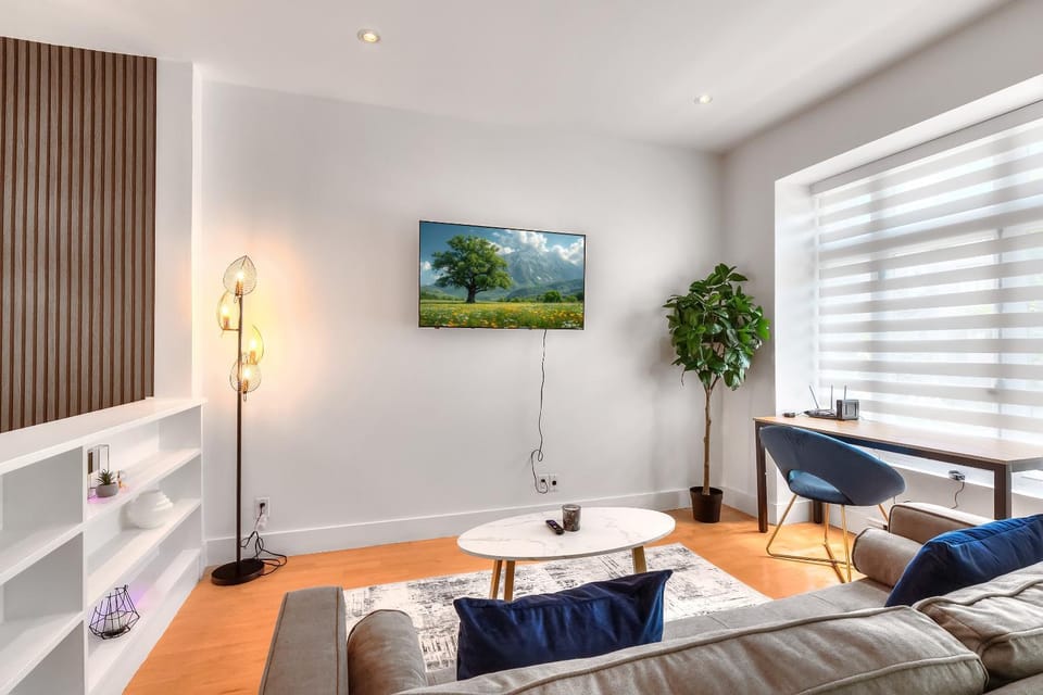 Take a break in a modern loft on Plateau-Mont-Royal Apartment in Laval