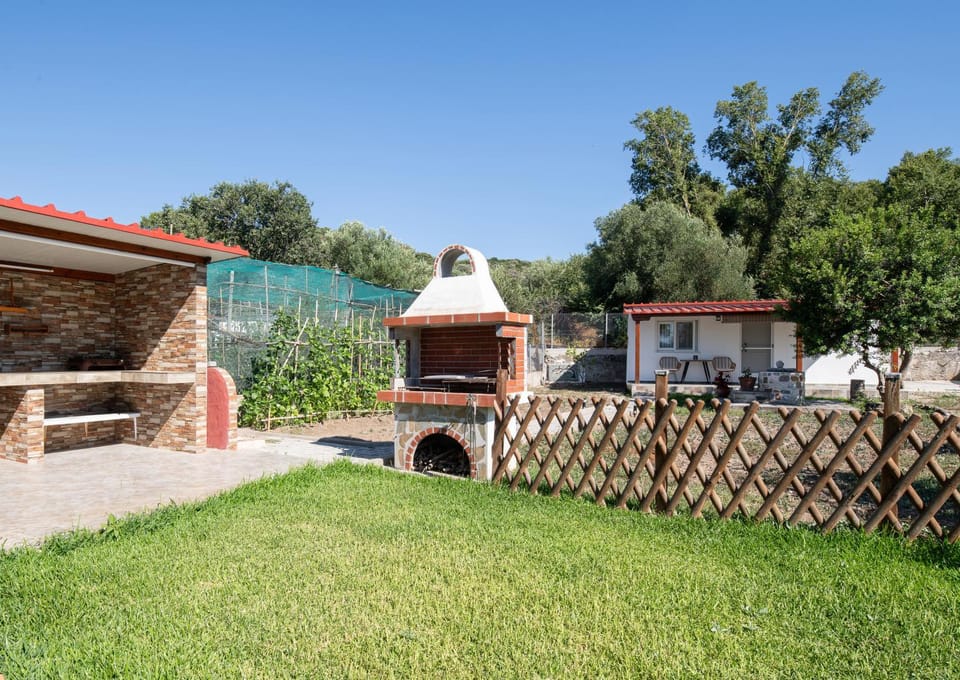 Property building, BBQ facilities, BBQ facilities, Garden