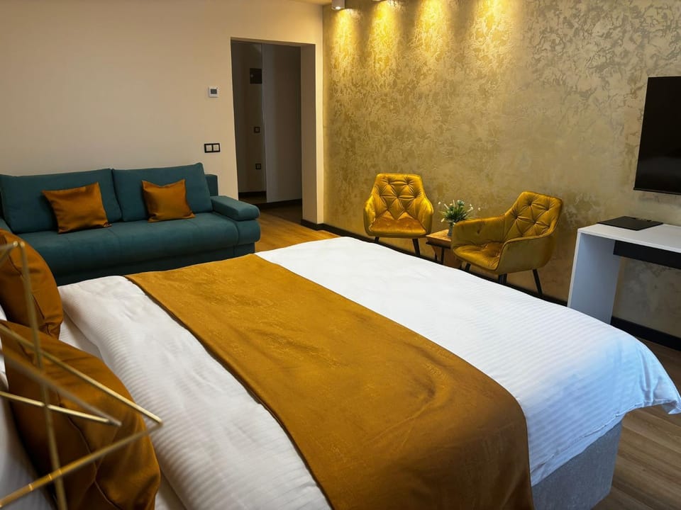 Photo of the whole room, Bedroom