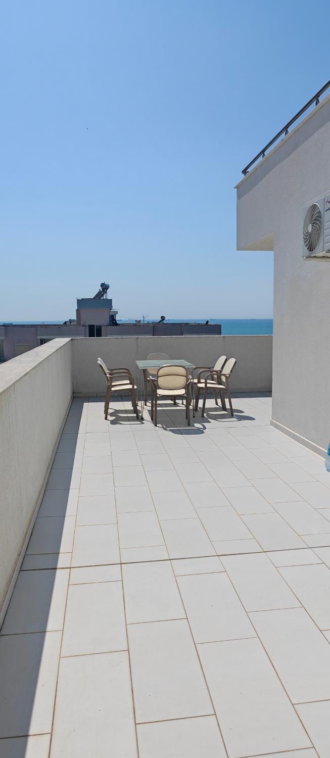 Penthouse d'exception avec Rooftop vue mer et colline 3 chambres sur 2 étages 100m de la plage Apartment in Tirana County, Albania